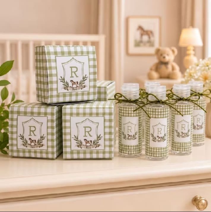 Kit caixinha personalizada e álcool em gel xadrez verde