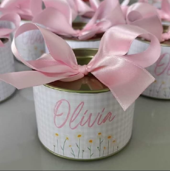 Latinha personalizada xadrez rosa com nome do bebê